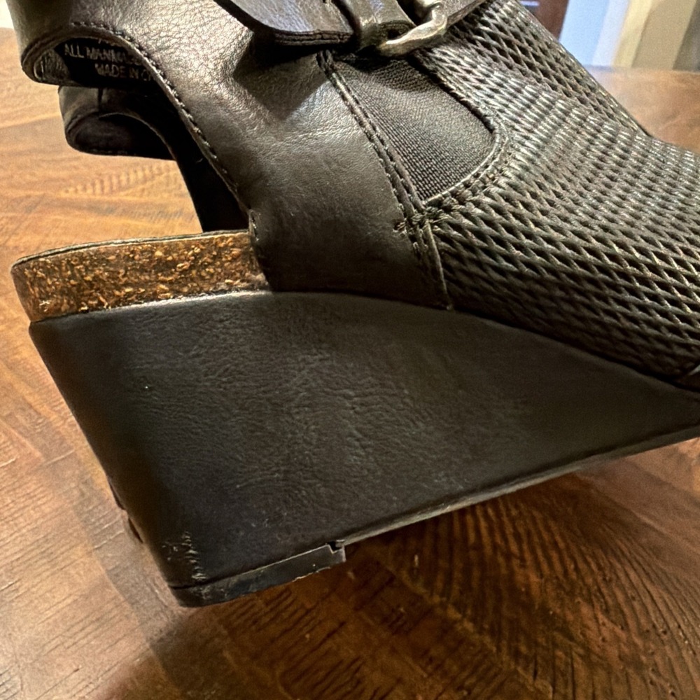 Frye Brielle Ankle Strap Black Leather Sandal Wedge Heel Size 7.5M - Picture 5 of 10
